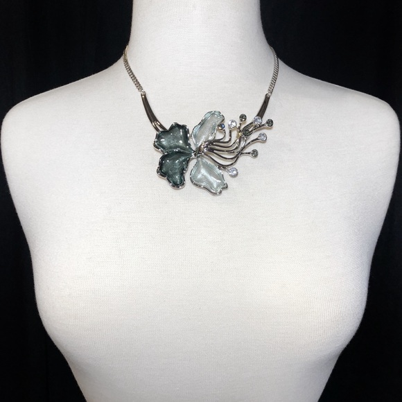 Black Grey Abstract Flower Necklace Earrings Set - Picture 3 of 3